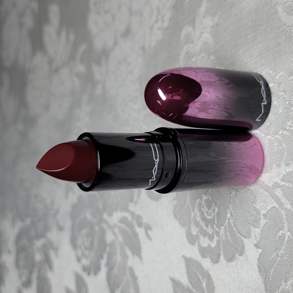 MAC Love Me Lipstick, #410 "La Femme" - Picture 3 of 9